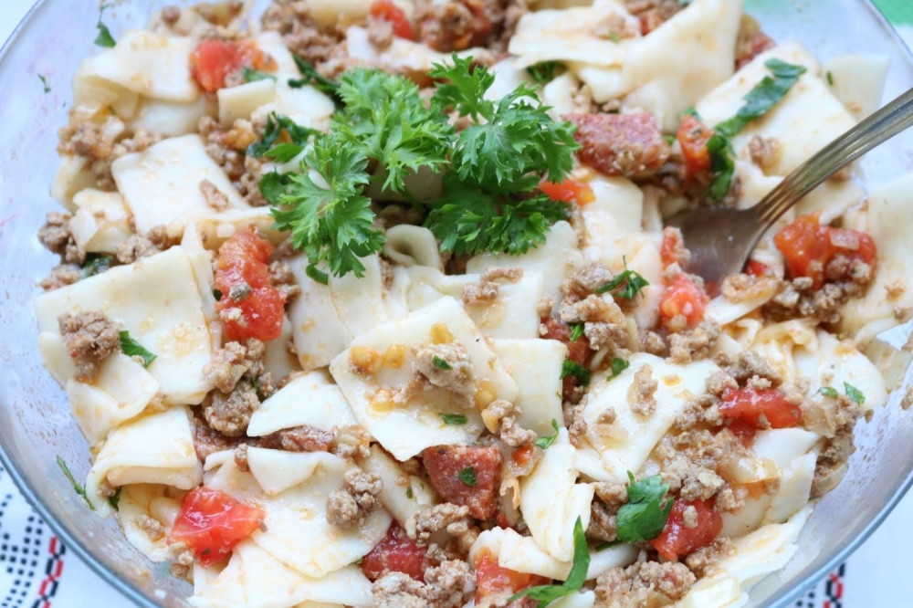 Napravite domaće flekice sa mlevenim mesom, ODUŠEVIĆETE SE! (VIDEO)