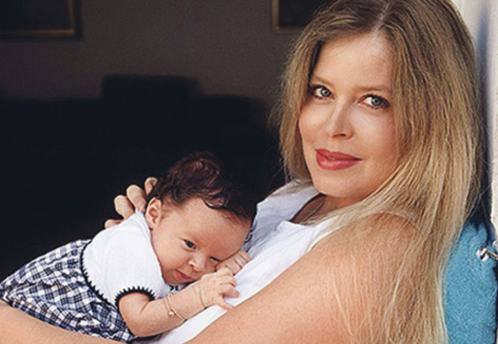 Glumica UMRLA držeći ĆERKU U NARUČJU: Ovo su reči njene naslednice, koje kidaju i najtvrđa srca! (FOTO)