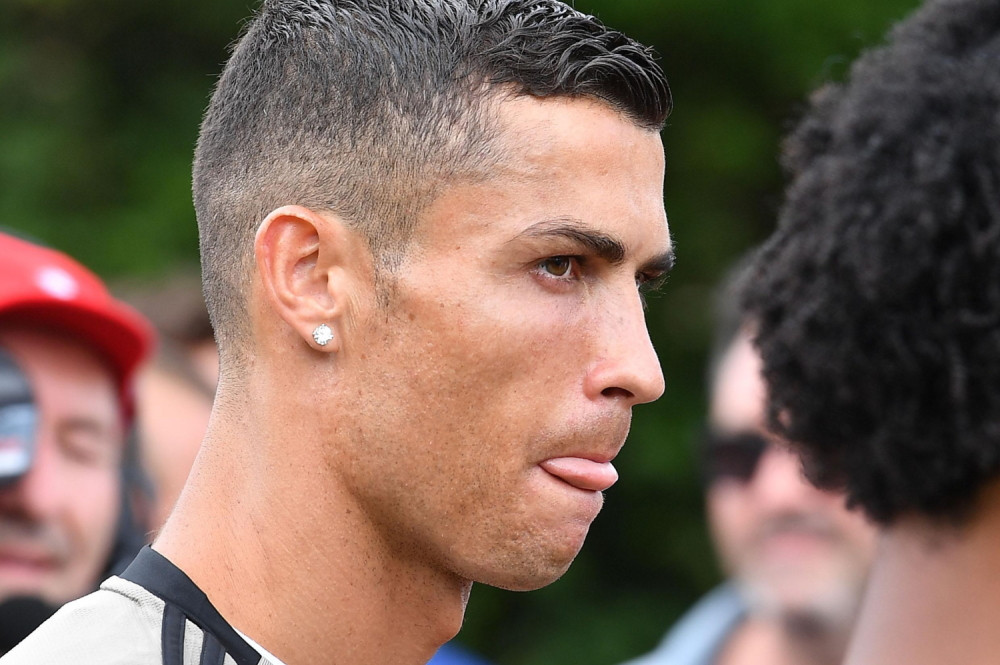 Ribe će otkinuti! Ronaldo izronio iz vode i pokazao moćno telo! Ni to nije sve... Pogledajte koliko dnevno plaća vilu u Grčkoj! (FOTO)