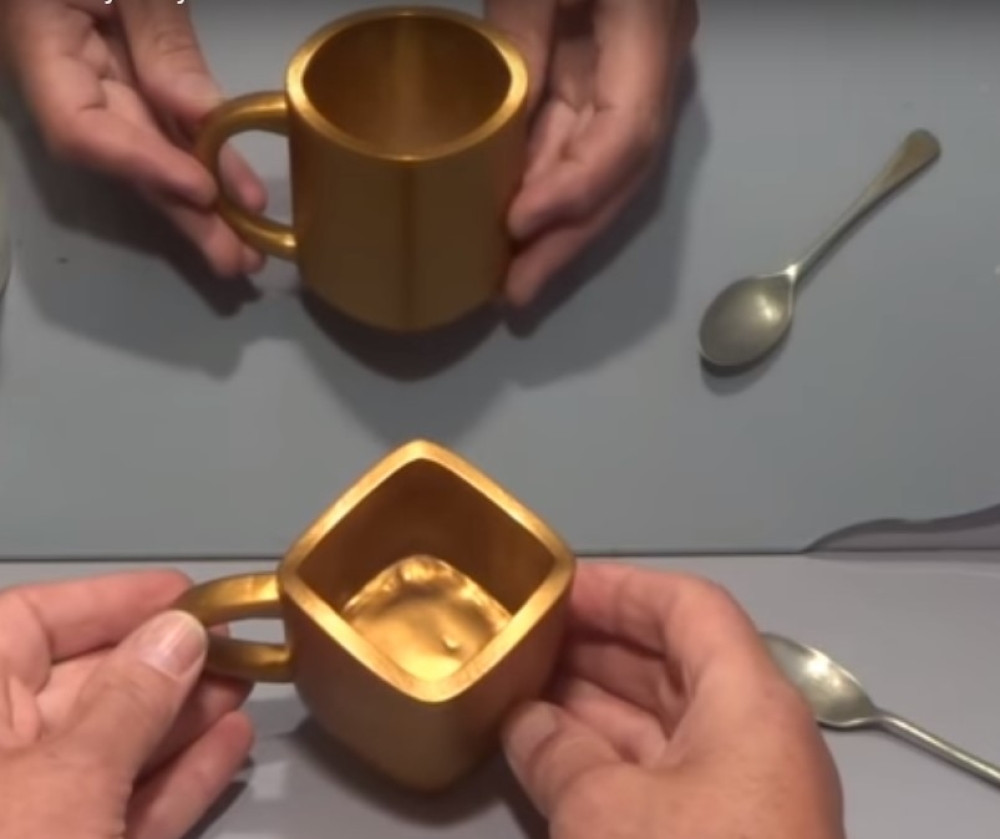 Ova šolja je zaludela svet, možete da li odlučite KOG JE OBLIKA?! (VIDEO SNIMAK)