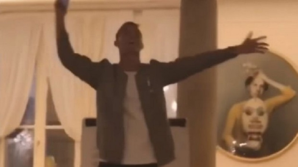 Fucu pika boli glava, ali RONALDO se od pevanja  NE BI LEBA NAJEO! (VIDEO)