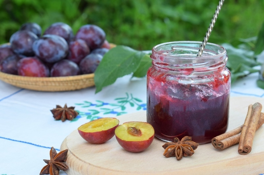 Džem može da se kuva u rerni, a u njegovoj lepoti ukusa ćete uživati tokom čitave godine!