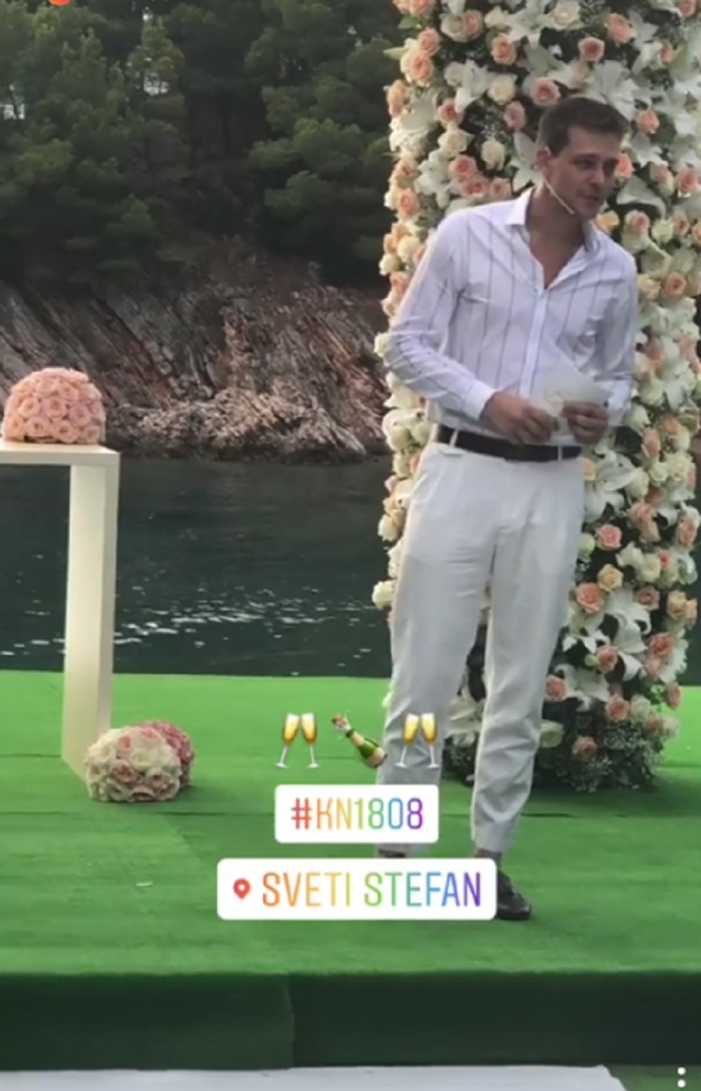 MILOŠ BIKOVIĆ SE POJAVIO NA KARIĆEVOJ SVADBI SA NOVOM DEVOJKOM! A tek da čujete šta je radio na venčanju!