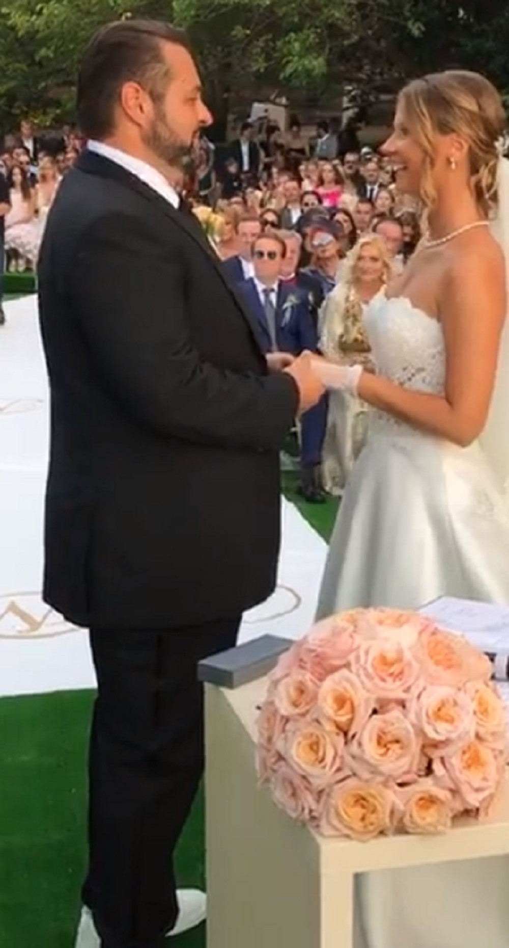 BOGOLJUB KARIĆ OŽENIO SINA NA SVETOM STEFANU! Sve je šokirao mladoženjin potez!