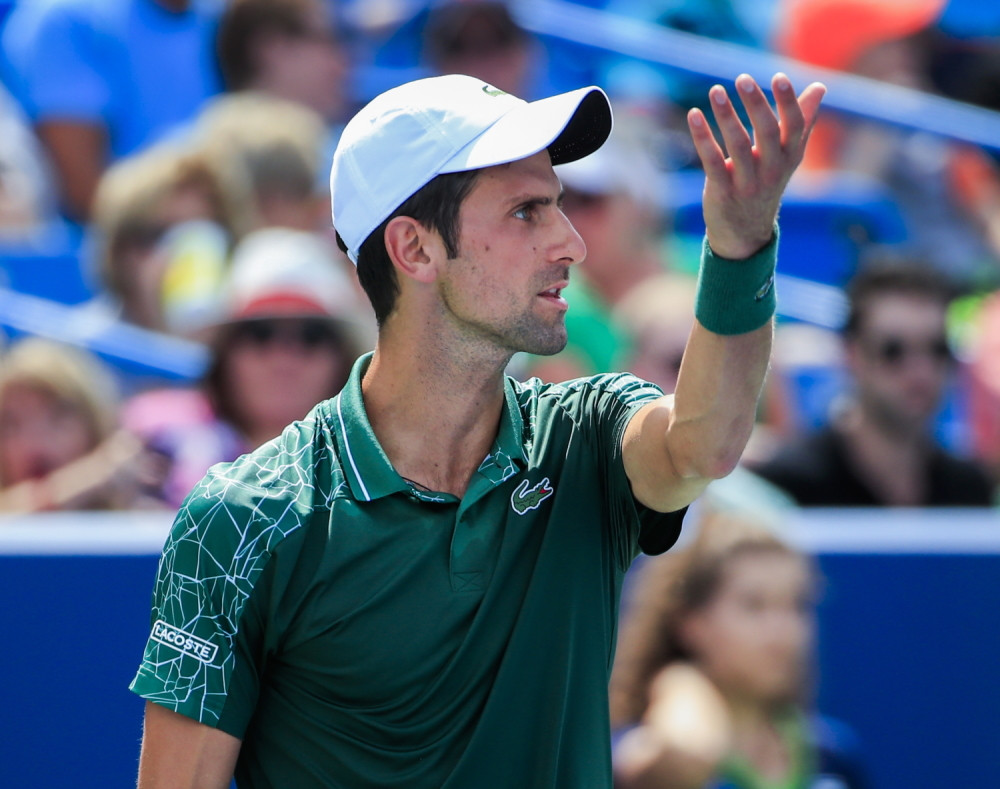 Novak glumi konja, a ONI GA JAŠU!  Ovo je NAJJAČI MOGUĆI TRENING pred US Open! (FOTO)