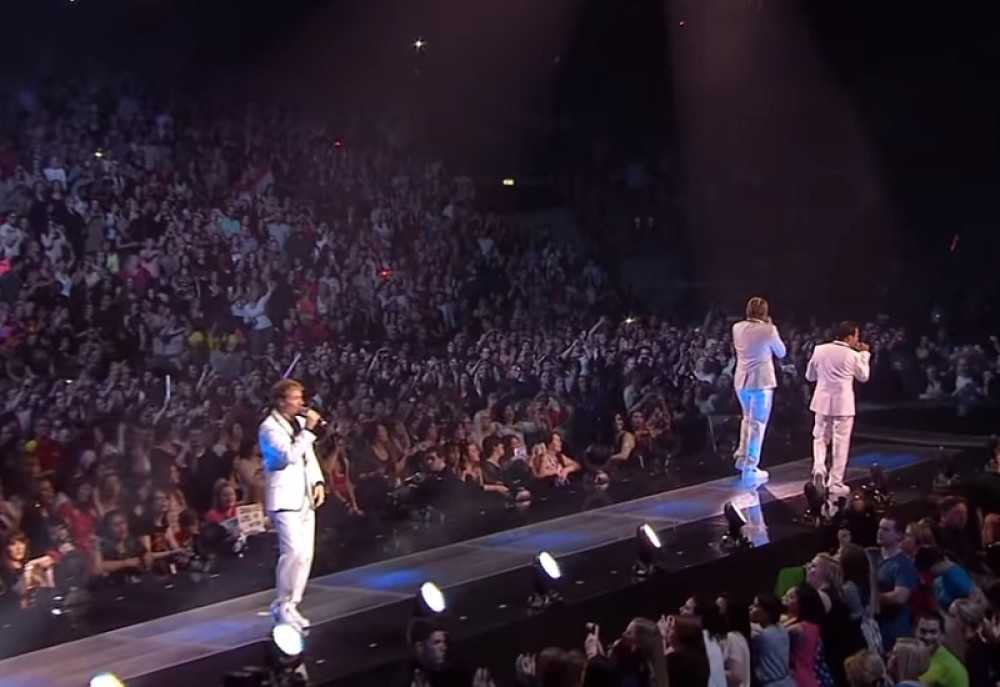 Na koncertu poznate muzičke grupe pala bina! IMA POVREĐENIH!