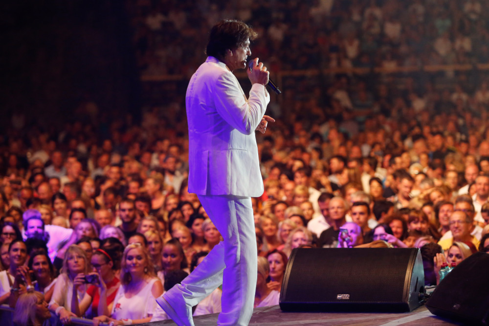 HRVATI GA OBOŽAVAJU! Zdravko Čolić nastupio u Puli posle 6 godina i objasnio zašto je kralj scene!