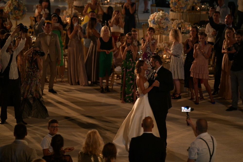 U ČAST VELIKE GOSPOJINE: Karići spremni za grupno venčanje, u Hram Svetog Save stižu zvanice iz celog sveta, haos na Vračaru!