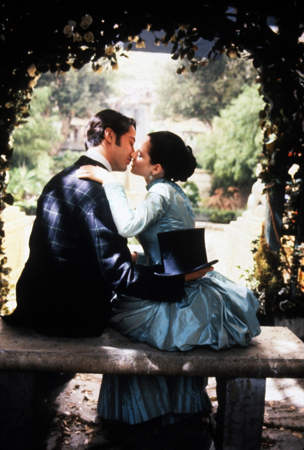 ŠOK U HOLIVUDU! Slavni glumac već 26 godina u tajnom braku sa koleginicom!