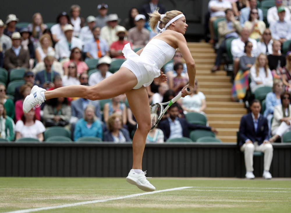 Pre svakog meča ova Italijanka ulazi u ULTRAKRATKU HALJINICU i u njoj izlazi na teren! (VIDEO)