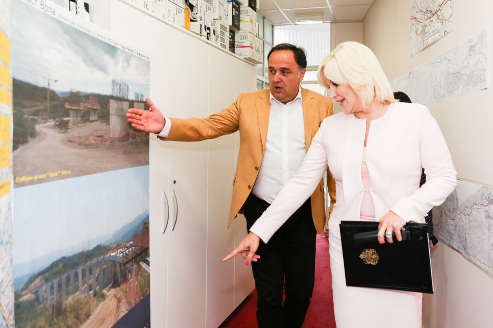 POTPORNI ZID NA KORIDORU 10 JUČE SE POTPUNO SRUŠIO Zorana prebacuje loptu na Babića, on nema odgovor!