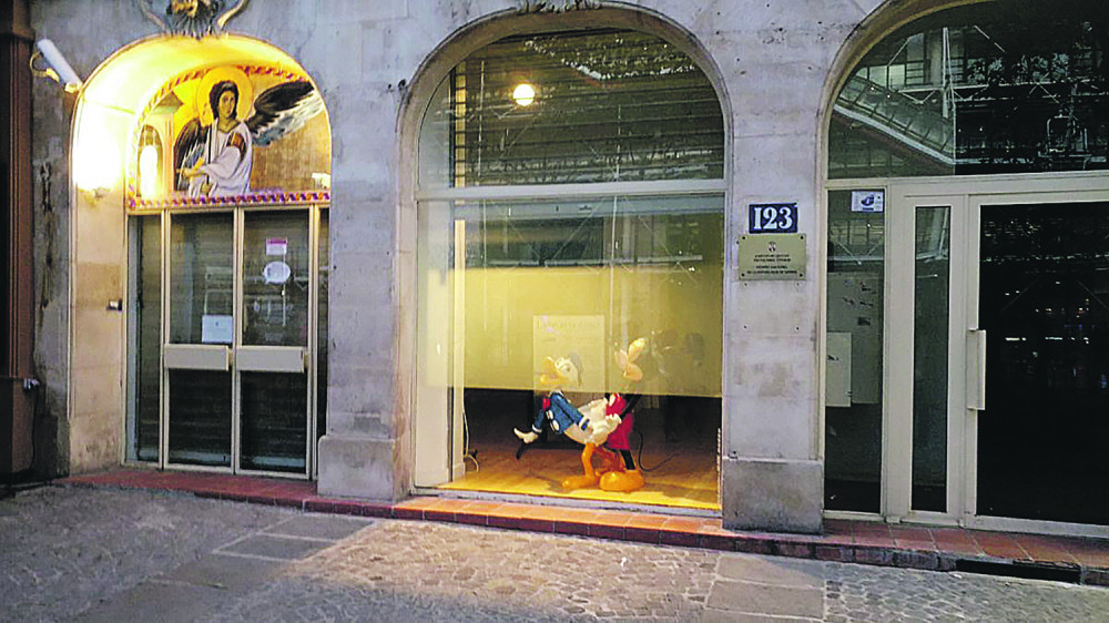 UKLONJENA SKUPLTURA IZ KULTURNOG CENTRA SRBIJE Miki više ne gu*i Paju!