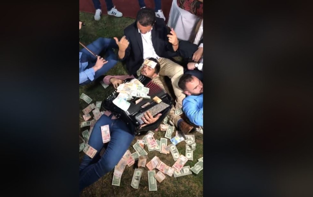 Harmonikaš na svadbi dobio najveći bakšiš KOJI JE SRBIJA VIDELA?