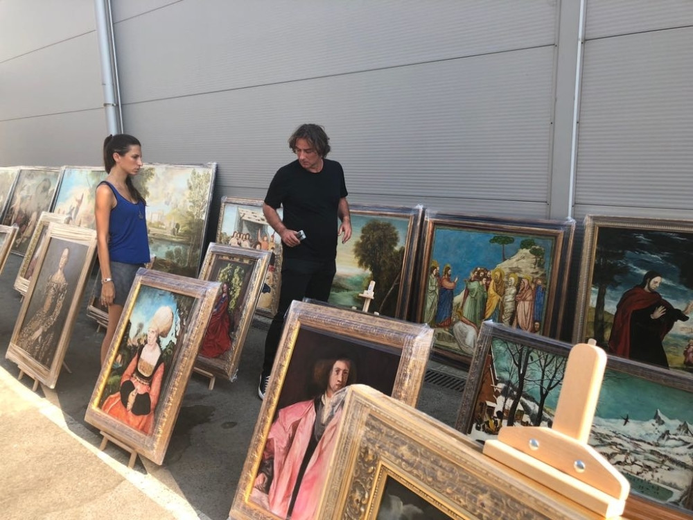 LEPŠE NEGO U VENECIJI, OVO JE GRAD SRPSKE RENESANSE! Zavirite na imanje Zadruge 2 u koje se večeras useljava 50 ljudi!