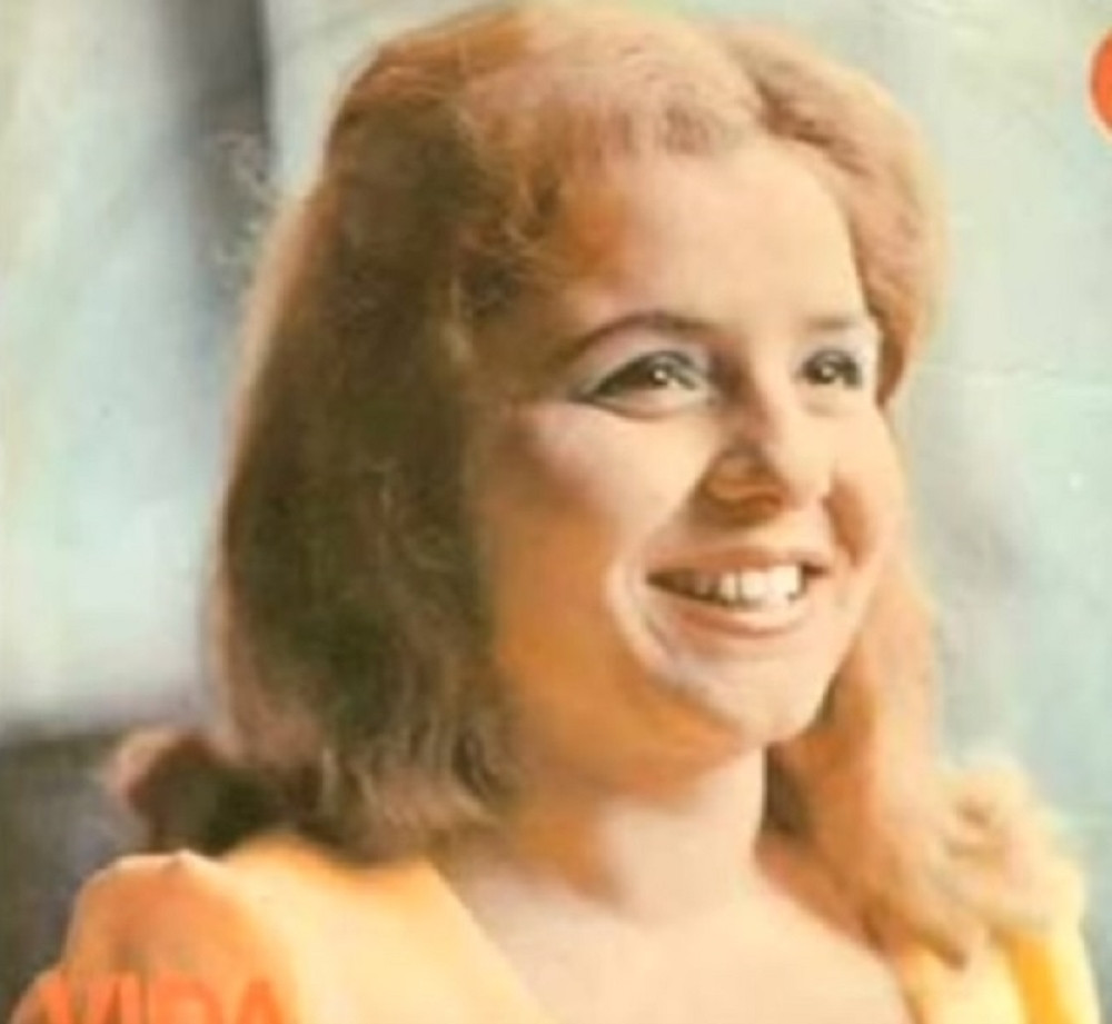 ZBOG NJENE PESME MLADIĆ JE SEBI IZVADIO OKO FLAŠOM Plakala je glasom, rezali su vene zbog nje, ali nije mogla da ima naslednike! (VIDEO, FOTO)