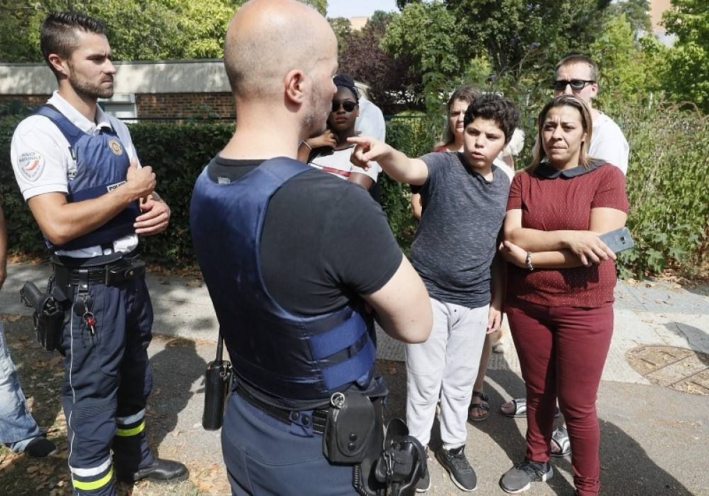 NOVI DETALJI NAPADA: Nakon svađe ubio majku i sestru, urlao po ulici, policija je morala da učini samo jedno