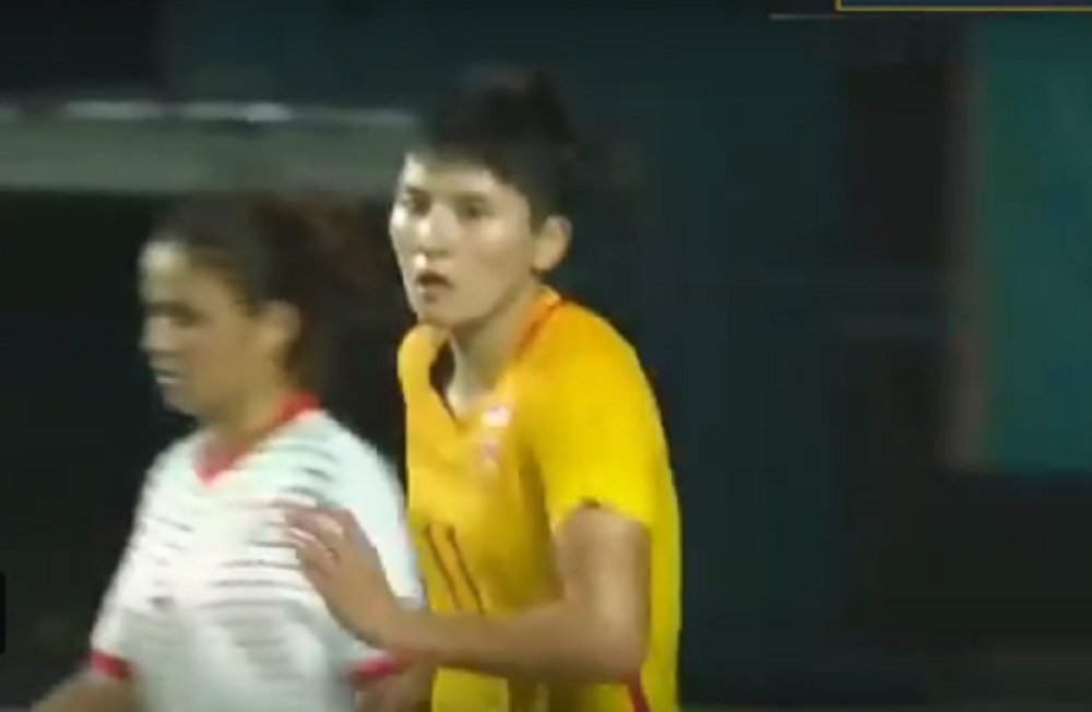 Kineskinja trpa ko luda, a šta sve može da uradi za manje od pola sata, pa fudbaleri bi trebalo da zauvek ućute (VIDEO)