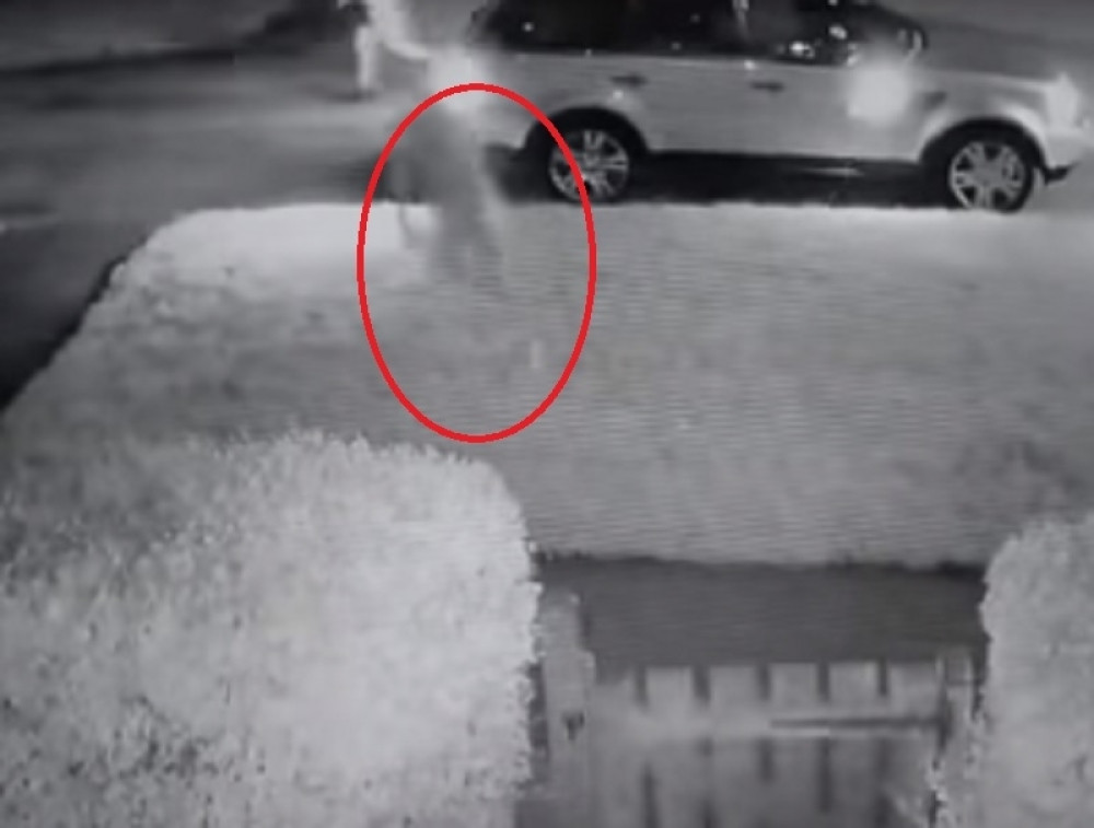 (VIDEO 18+) Dok su momak i devojka imali seks, lopov je pokušao da im ukrade automobil! ZAŽALIO JE ZBOG TE IDEJE!