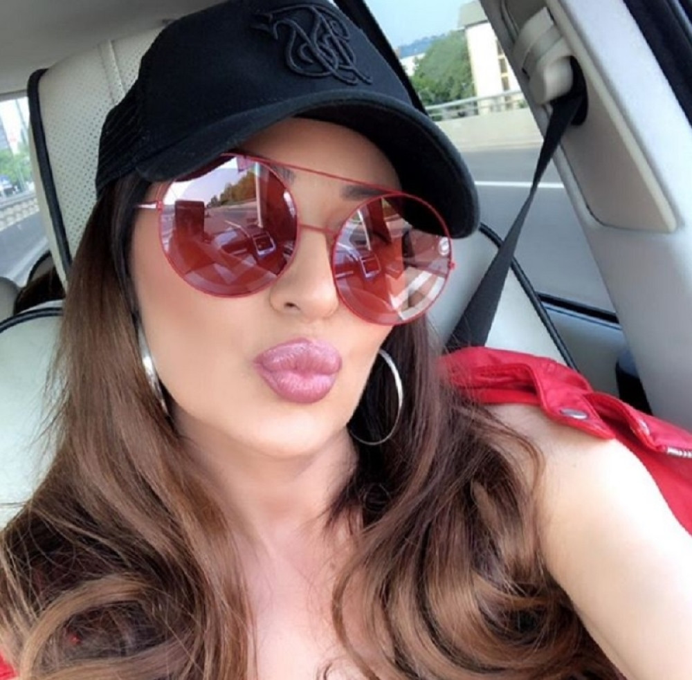 BOMBA! Ceca se skinula, nikad minijaturniji bikini jedva prekrio bujne obline! (FOTO)