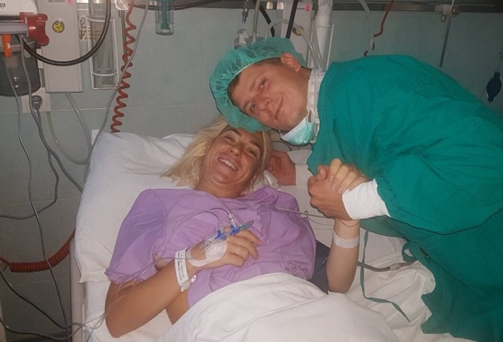 EKSKLUZIVNO! Prve slike iz porodilišta! Evo kako Jovana Jeremić izgleda nakon što je na svet donela ćerku