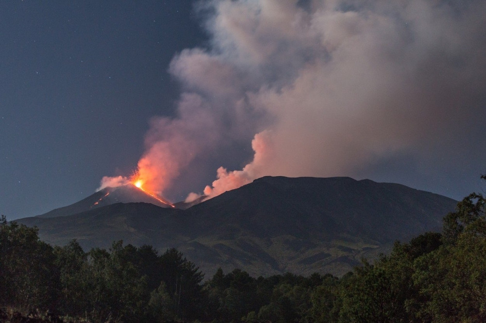 Etna počela da izbacuje lavu, stanovnici evakuisani! Država donela radikalnu odluku!