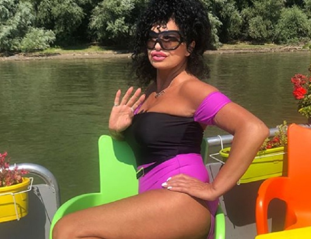 BOLJE GRUDI NISMO VIDELI, A TEK OSTATAK... 56-godišnja Lidija Vukićević u bikiniju oduzima dah!