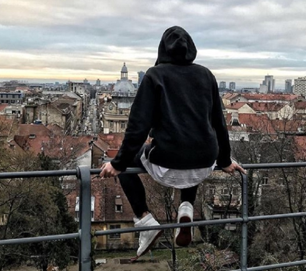 PORODICA GA JE ZLOSTAVLJALA, OTAC MU SE ZAPALIO, A PAKAO JE NASTAO ZBOG DROGE! Život mu je bio težak, svi su ga odbacili, a sada ulazi u Zadrugu 2! (FOTO)