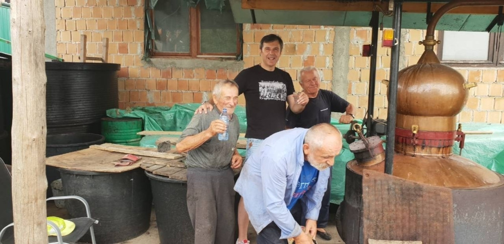 Dok se njegove kolege baškare po plažama, Marijan radi sasvim nešto drugo