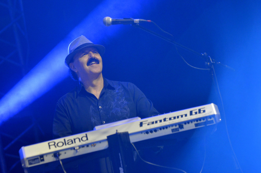 KONCERT ZA PAMĆENJE! 12 hiljada Ivanjičana uživalo u najvećim hitovima Harisa Džinovića!