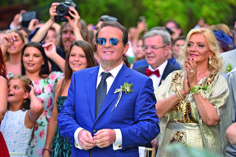 KUĆA OD 3.000 KVADRATA: Bazen u dvorištu, letnja kuhinja, elitni prilaz... Ovo je vila koju Bogoljub Karić gradi za svog sina!