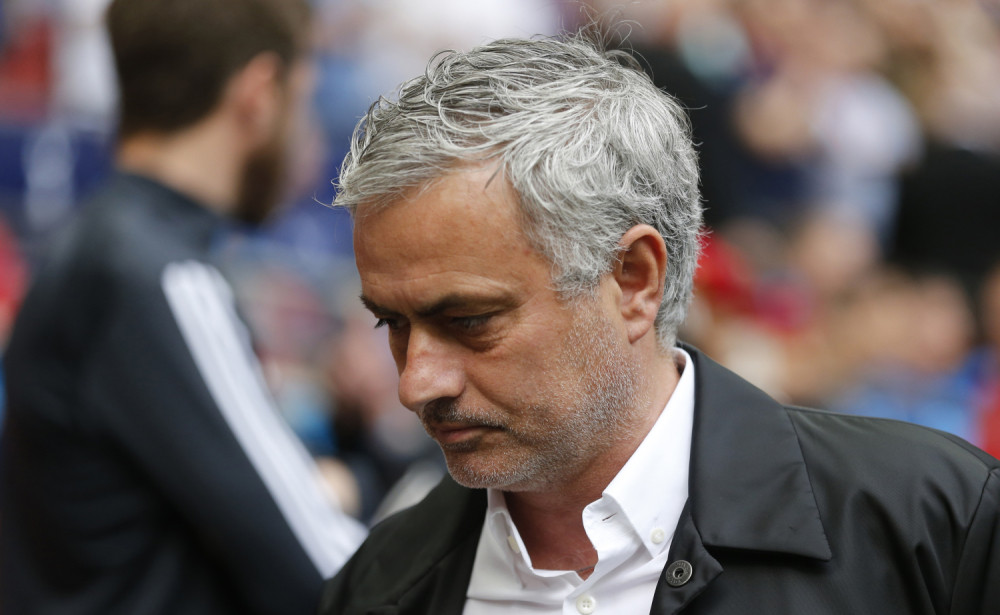 Pamtiće "Vembli" dok je živ! Murinjo završio NA PODU, ne, nije nokautiran, ali ovo je strašno! (FOTO)