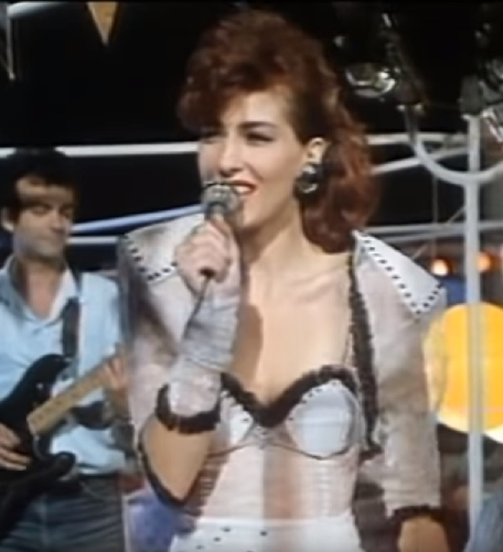 PREDVIĐALI SU JOJ BLISTAVU KARIJERU, A PROSLAVILA SE U "TESNOJ KOŽI": Ona ulazi u ZADRUGU 2! (FOTO)