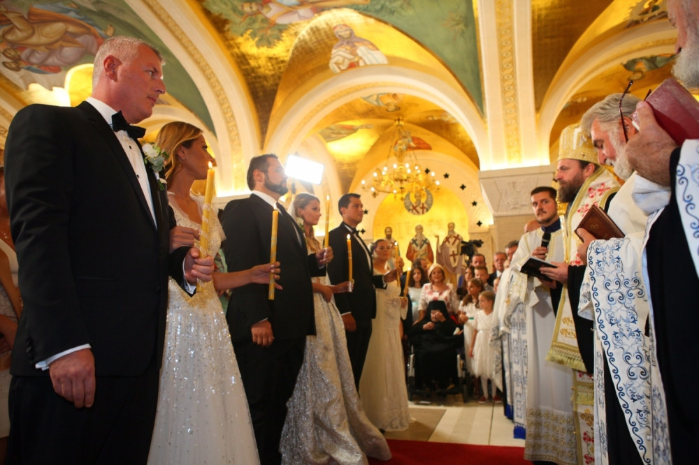 NIJE PRESTAJALA DA PLAČE! Svi su se veselili na venčanju Karića, samo je ona plakala!