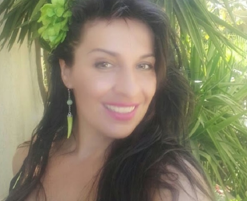 BILA JE KNELETOVA MEZIMICA, ARKAN JU JE OBOŽAVAO: Zvezda devedesetih priznala da masturbira u tuš kabini, a onda i pokazala kako! (FOTO)