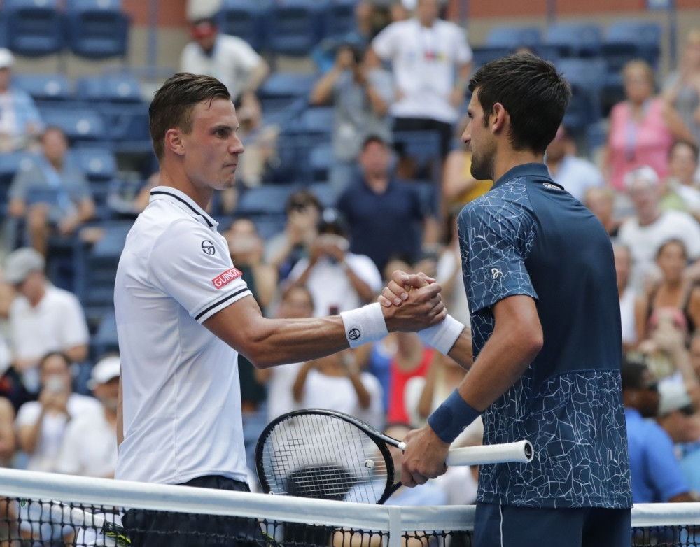 Đoković i Fučovič se skinuli do gole kože usred meča dok su bili jedan pored drugog, Novak: Uživao sam!