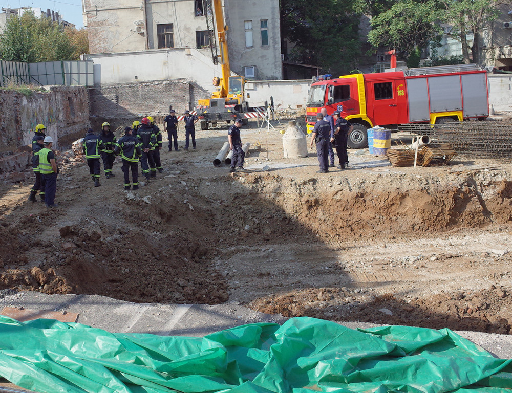 UŽAS U CENTRU BEOGRADA: Pao zid na gradilištu, ima povređenih! (FOTO)