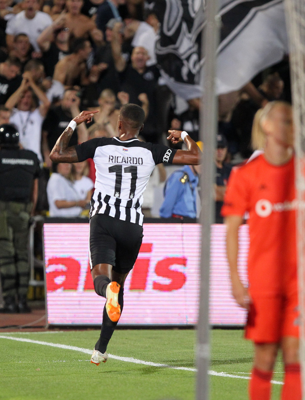 Partizan papreno plaća paljenje BAKLJI u Ligi Evrope