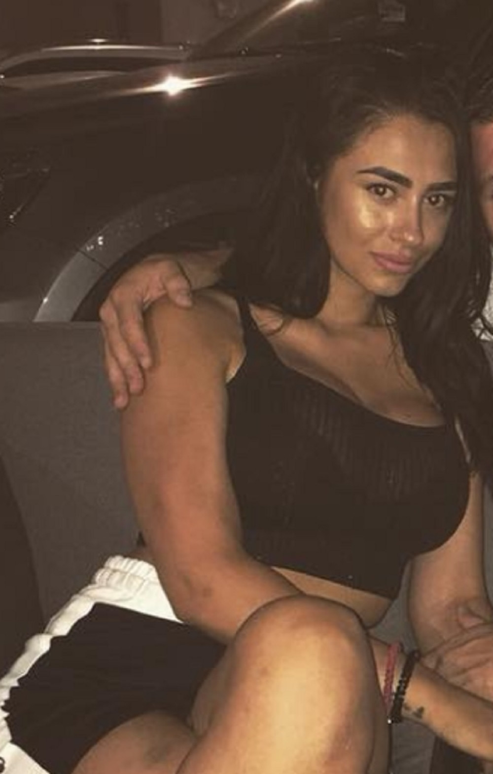 PRAVA JE SEKS BOMBA: Ovo je supruga kontroverznog učesnika "Parova"! (FOTO)