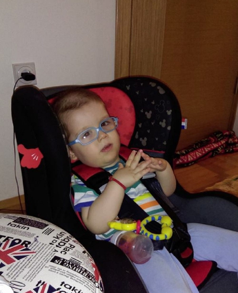 Vuk ne govori, ne hoda i ne sedi: Potrebna mu je NAŠA POMOĆ!