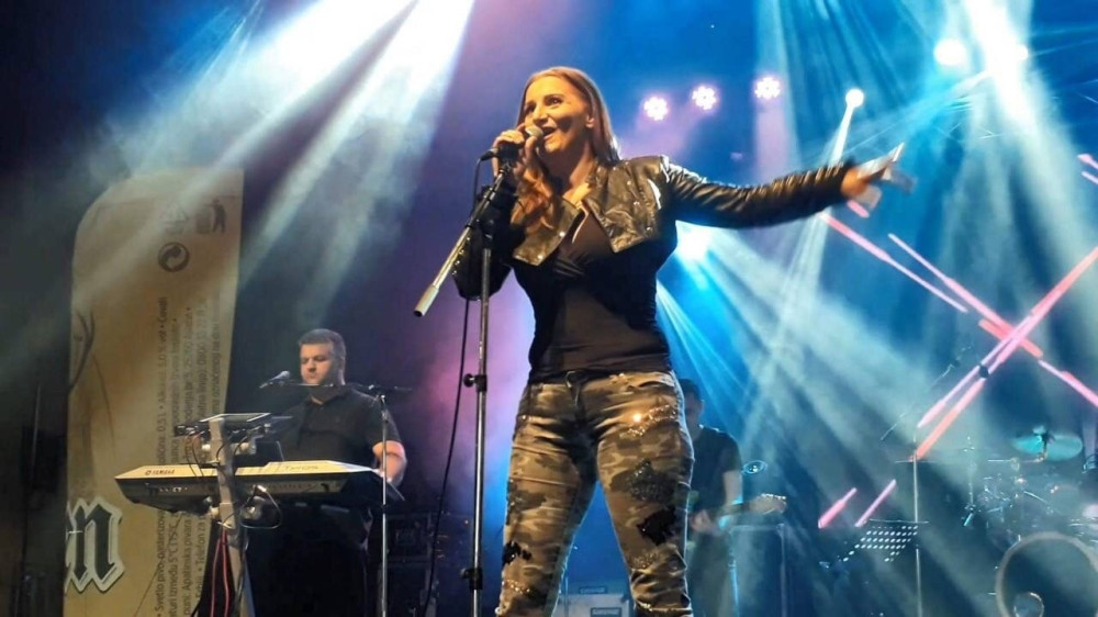 Mira Škorić promenila je boju svoje kose samo jednom, evo zbog čega! (FOTO/VIDEO)