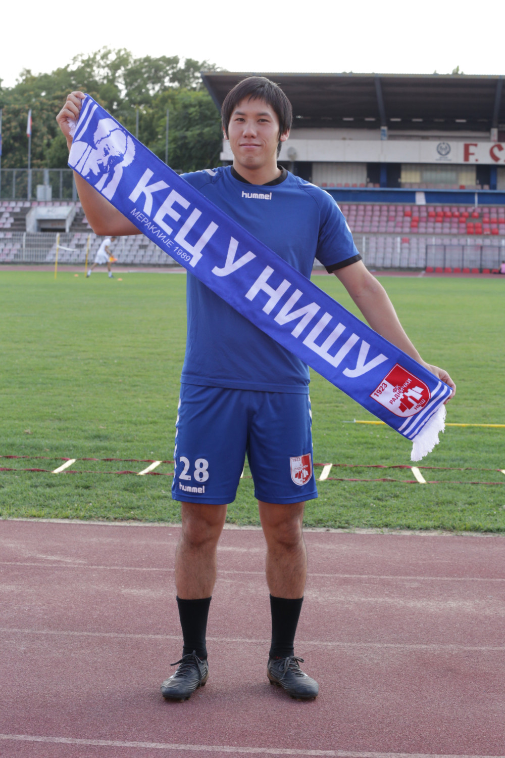 Srbi me OBOŽAVAJU jer BACAM ĐUBRE koje naprave!