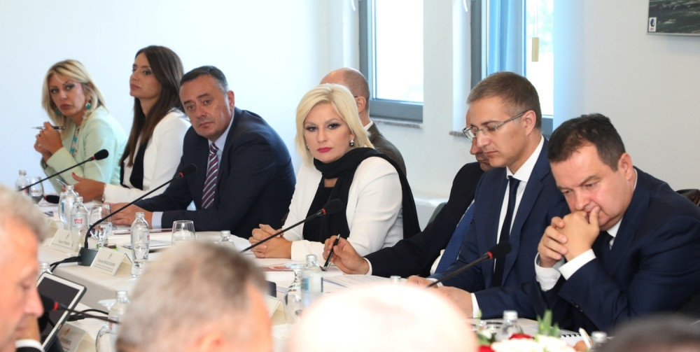 Srpski ministri "opalili" selfi, a onda je ona sve objavila na Instagramu (FOTO)