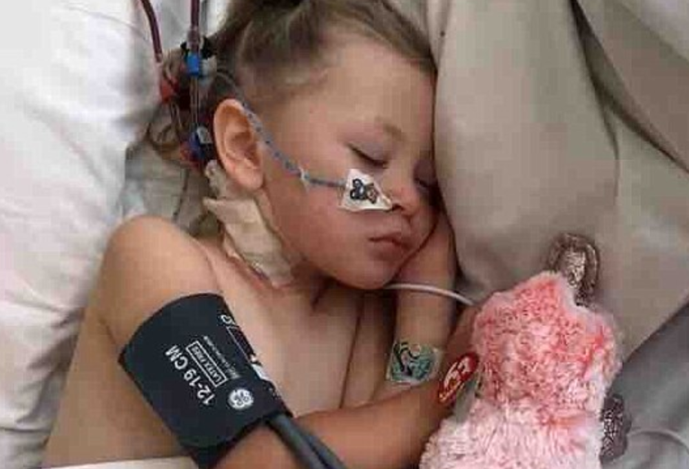 Devojčica (3) je otišla sa roditeljima na odmor, a sada se BORI ZA ŽIVOT