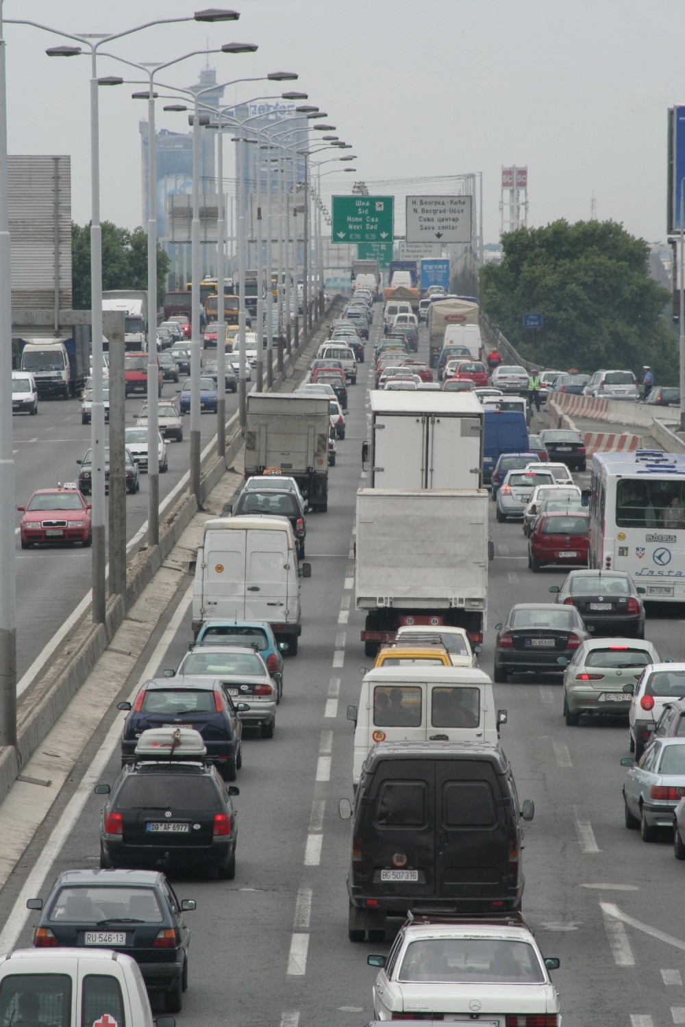 Četiri automobila u klinču! Policija na mestu nesreće, saobraćaj u kolapsu