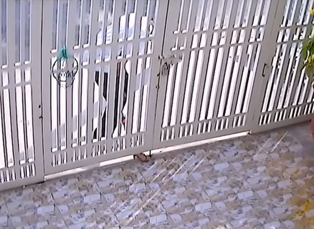 Peglom i svećama pržili unuka, babu i dedu, terali ih da im kažu GDE JE ZLATO