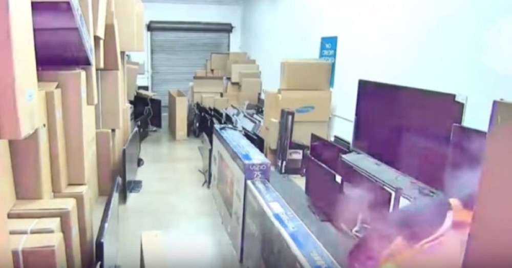 Momku eksplodirala elektronska cigareta u džepu, skakao je, hvatao se za međunožje i URLAO!