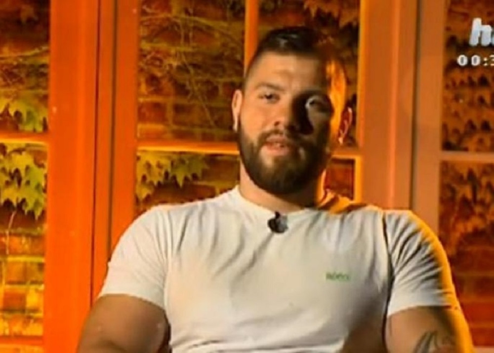 PROVEO JE 2 GODINE U ZATVORU, SADA JE PIŠTOLJ UNEO U RIJALITI: Evo kolika kazna preti Benjaminu!