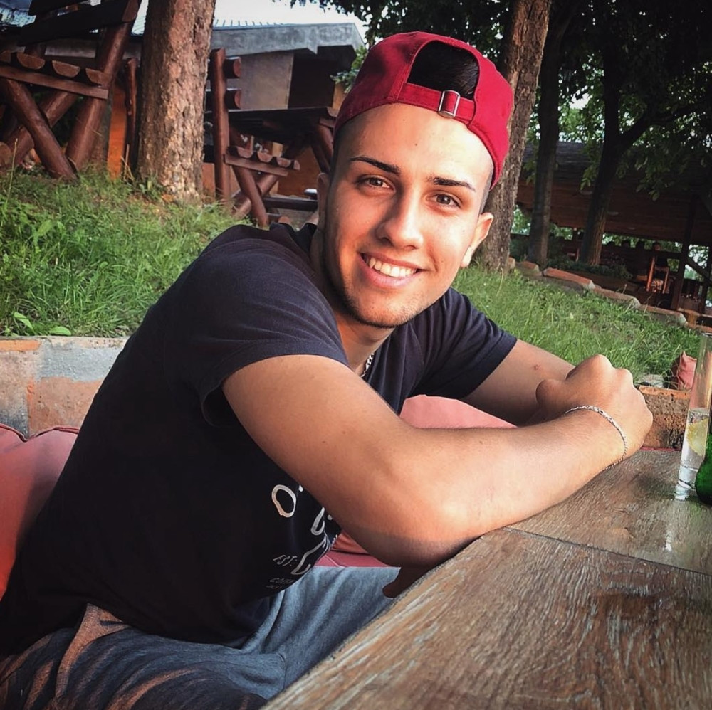 BACILI GA U REKU I UKRALI MU AUTO: Sada je odlučio da se skine go zbog Zadruge!