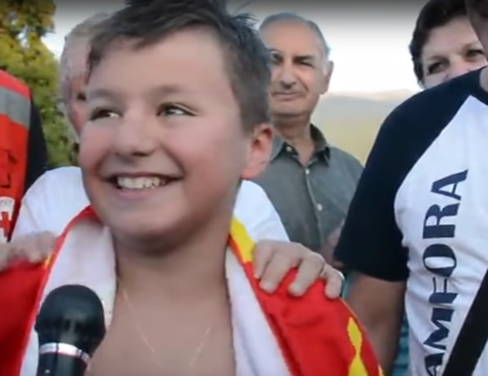Marko (12) preplivao Ohridsko jezeru po nevremenu, a jedan detalj će vas RASPLAKATI!