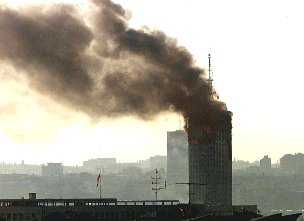 ČOVEČE, U KOJOJ LI SI DIMENZIJI?! NATO ubica traži odštetu od Srbije jer nas je bombardovao